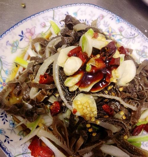 香辣牛百叶的制作方法(用家常菜做出美味的牛百叶佳肴)