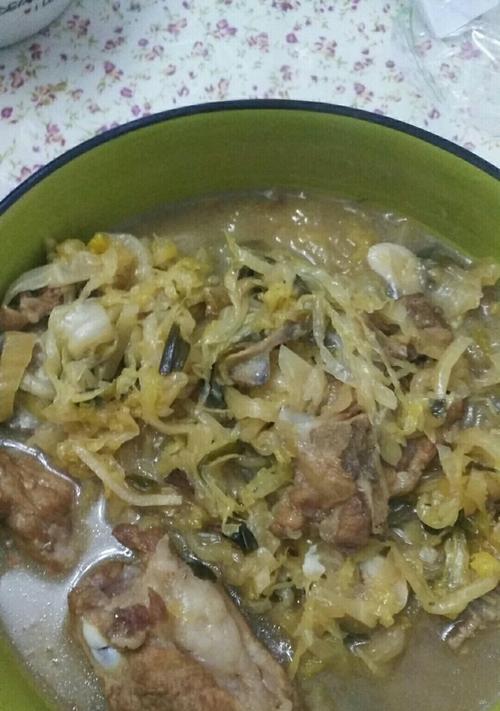 酸菜大骨头的做法(鲜美汤汁)