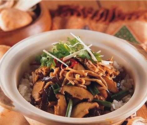 瓦煲窝鸭——传统美食的味觉盛宴（回味无穷的古法美味）